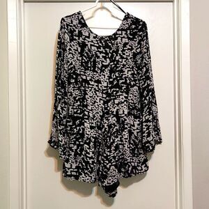 Cotton on Romper, black and white. Size medium